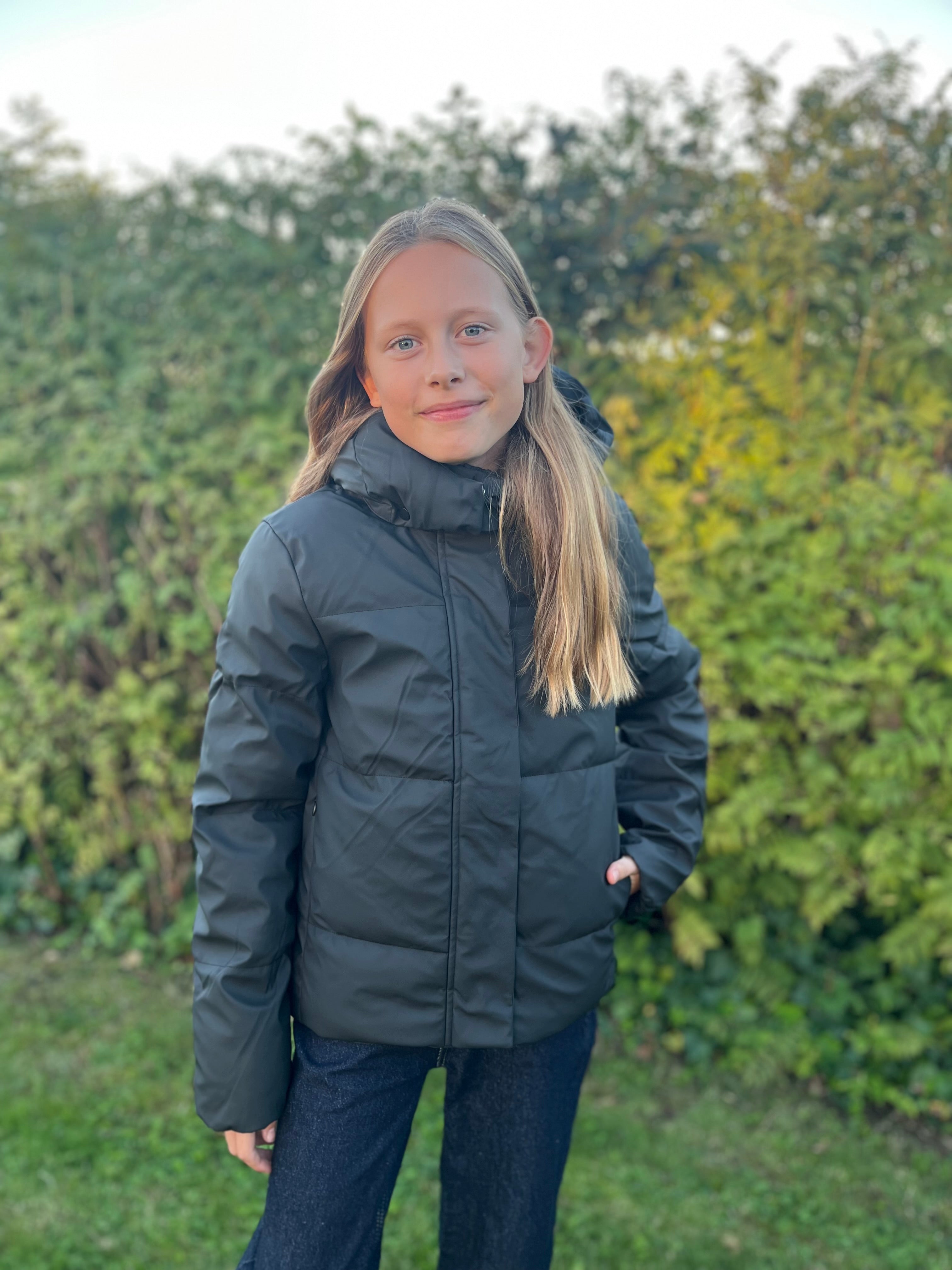 VMGRETAKYLIE Jacket Girl - Black